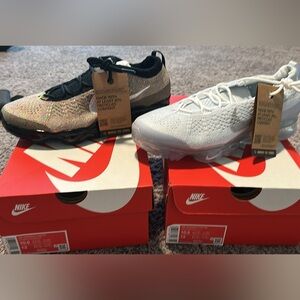 Nike Men's Athletic Shoes Multi-Color Knit & White Flyknit Pair